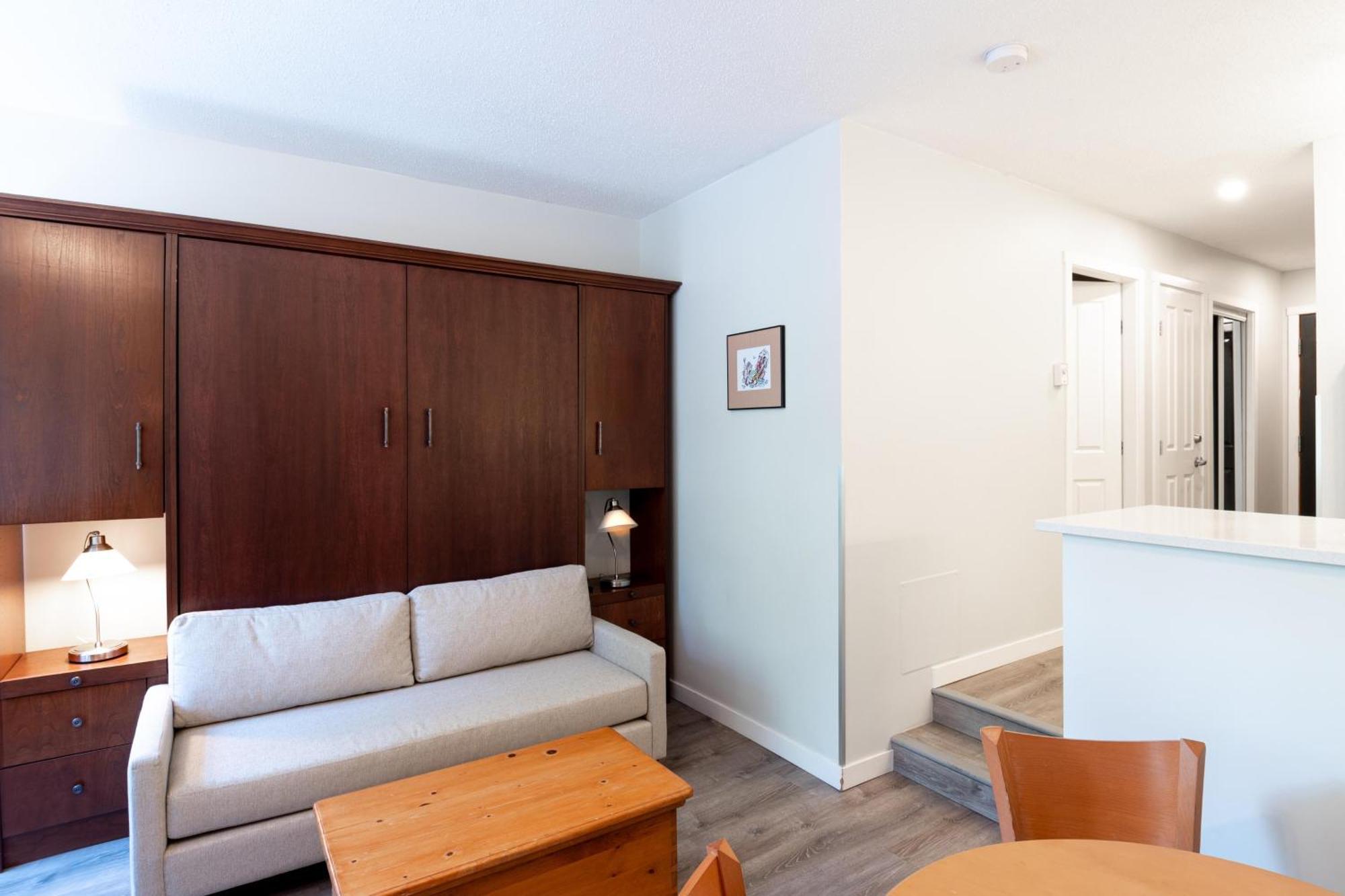 Alpenglow Lodge Family Studio With Murphy Bed By Mva Γουίστλερ Εξωτερικό φωτογραφία