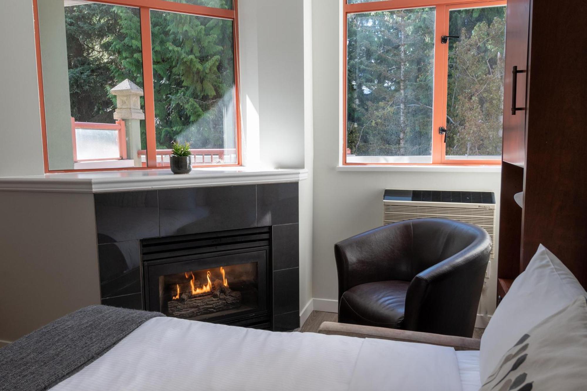 Alpenglow Lodge Family Studio With Murphy Bed By Mva Γουίστλερ Εξωτερικό φωτογραφία