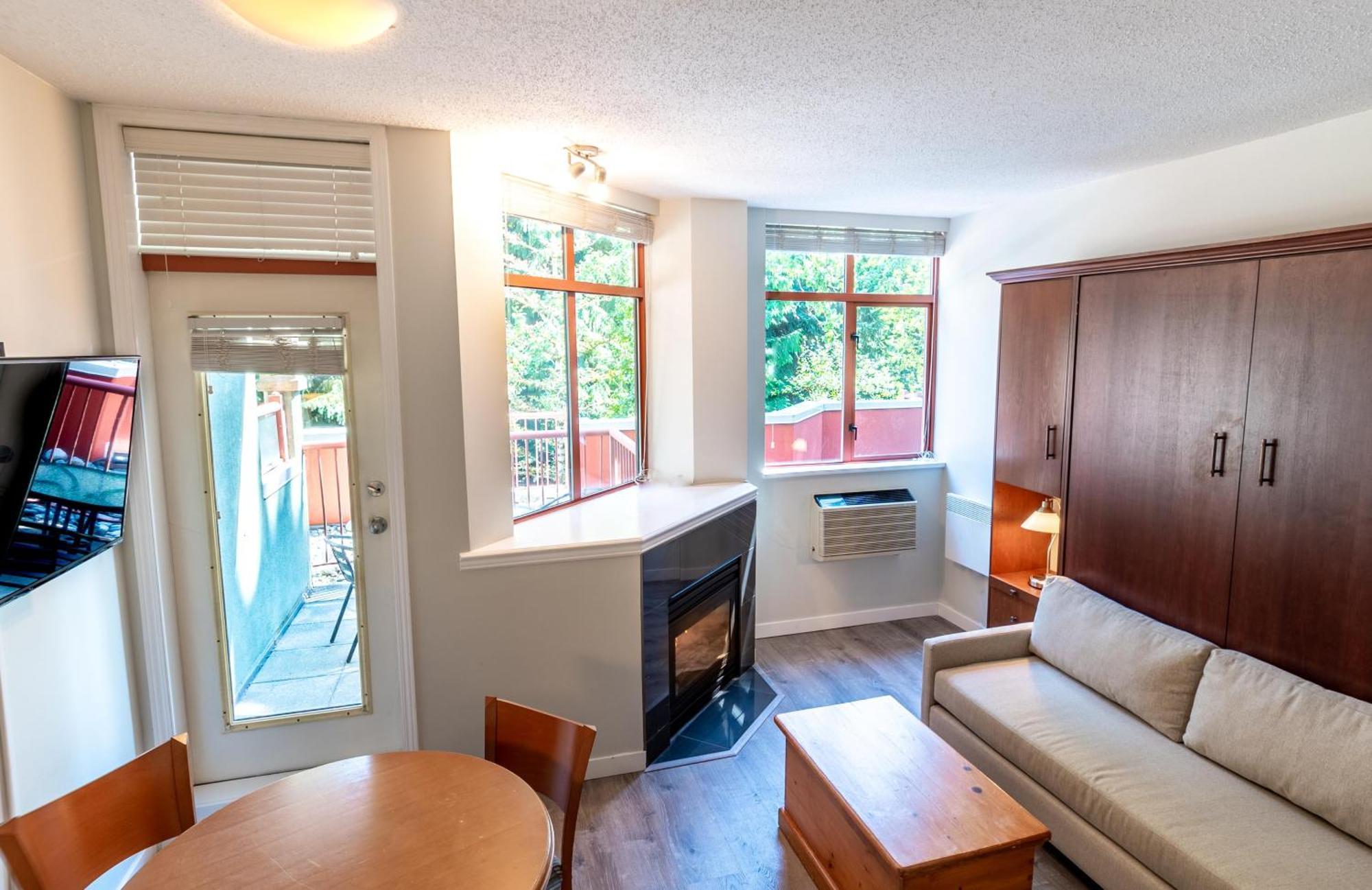 Alpenglow Lodge Family Studio With Murphy Bed By Mva Γουίστλερ Εξωτερικό φωτογραφία